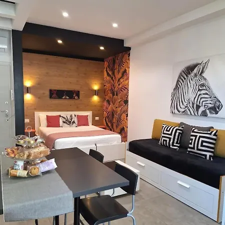 Urban Apartment *